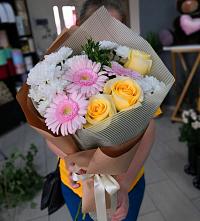 Букет цветов из:  Герберы, Розы и Хризантемы в Духовницкое