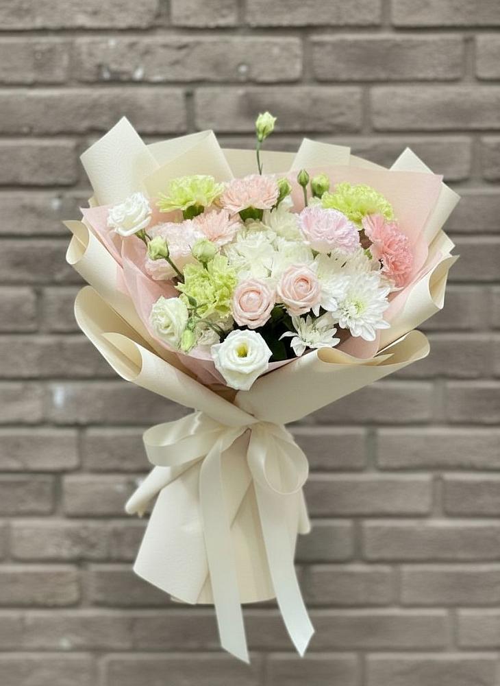 Букет цветов из: Гвоздики, Розы, Лизиантусы и Хризантемы в Духовницкое