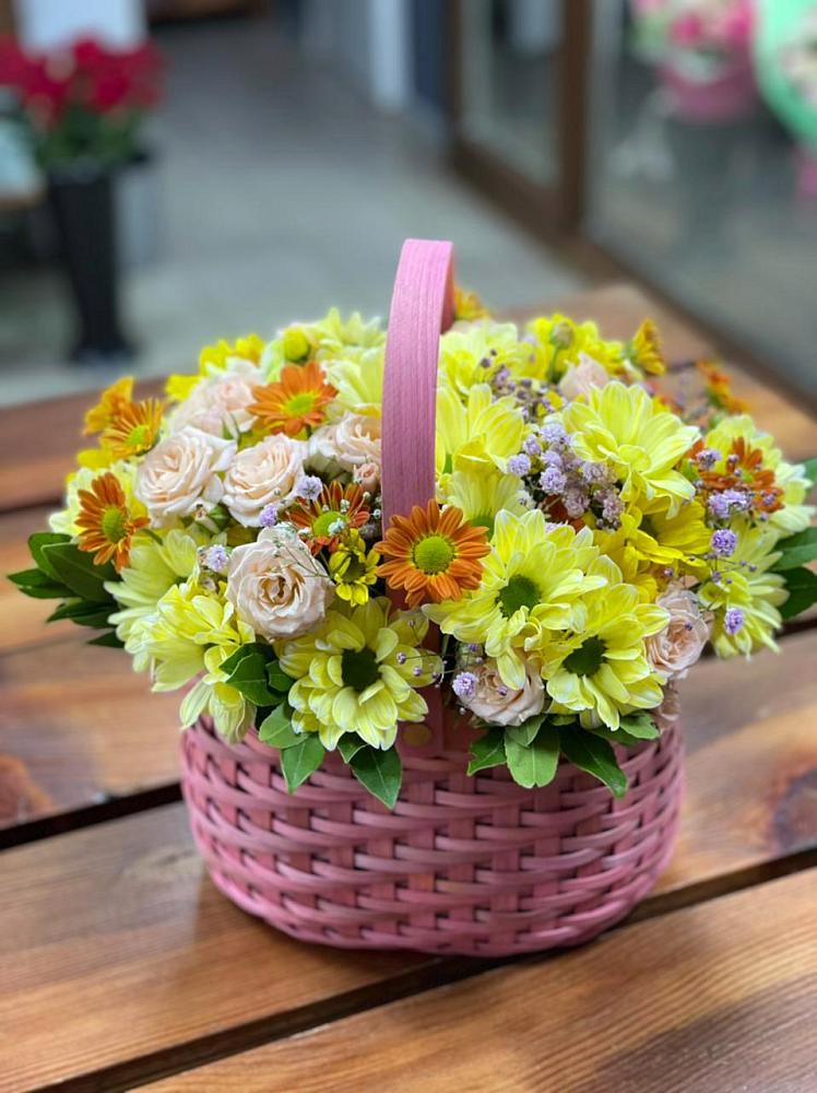 Цветочная композиция из Хризантемы и Розы в корзине в Духовницкое