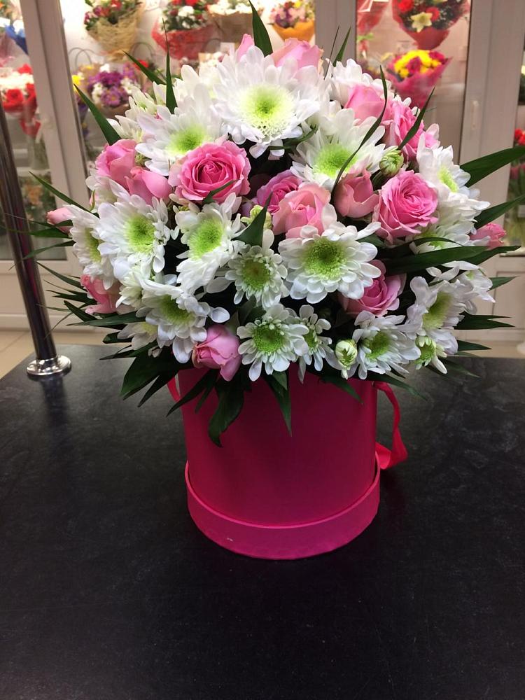 Цветочная композиция из Розы и Хризантемы в шляпной коробке в Духовницкое