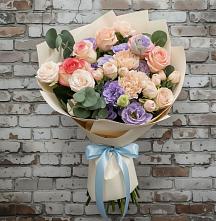 Букет цветов из:  Розы, Лизиантусы и Гвоздики в Духовницкое