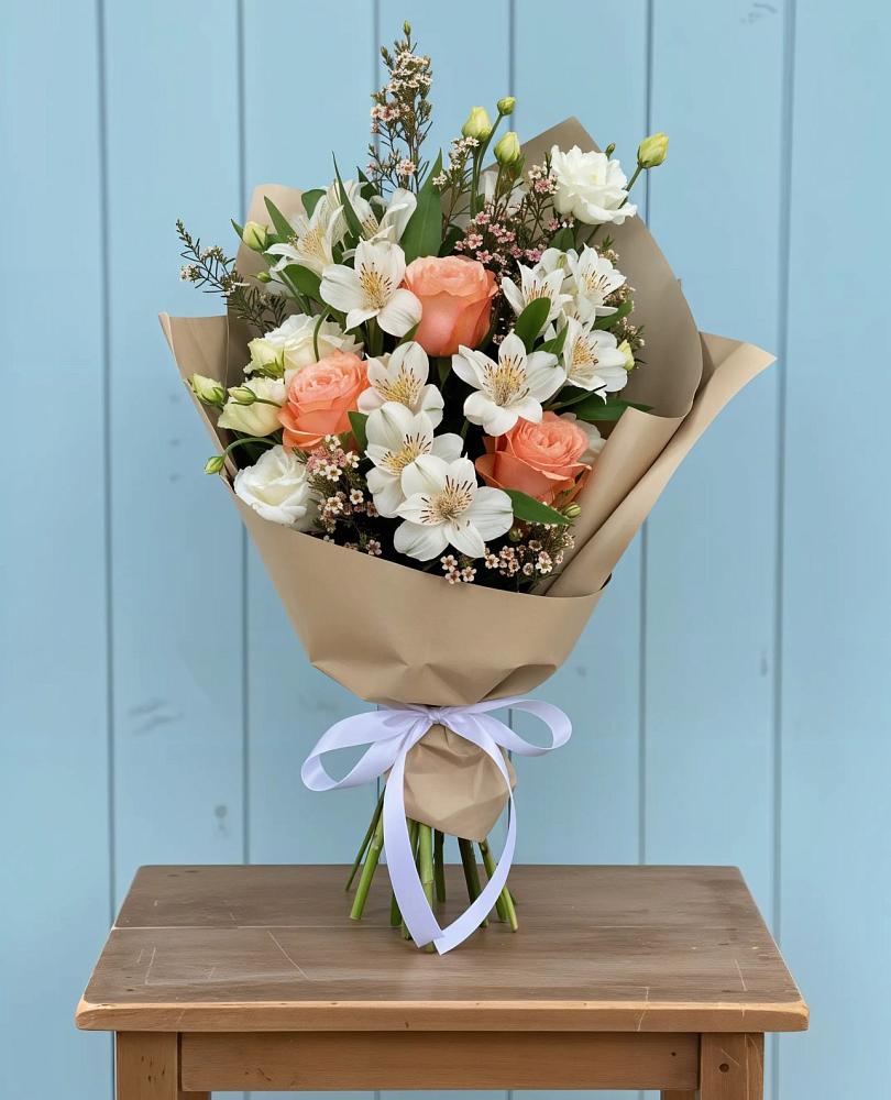 Букет цветов из: Альстромерии, Лизиантусы, Розы и Хризантемы в Духовницкое