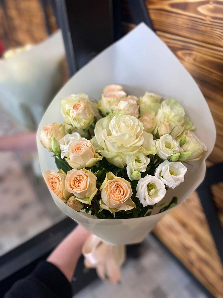 Букет цветов из: Розы и Лизиантусы в Духовницкое